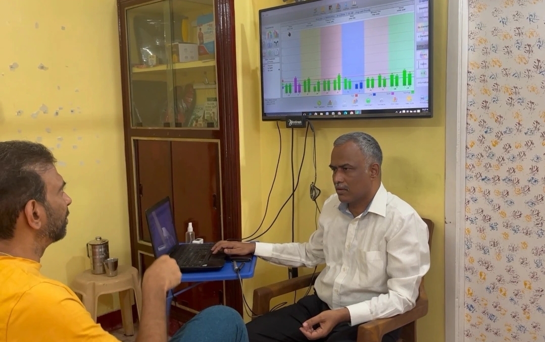 SVS Mani explaining AcuGraph meridian results to a patient at his Nanganallur clinic