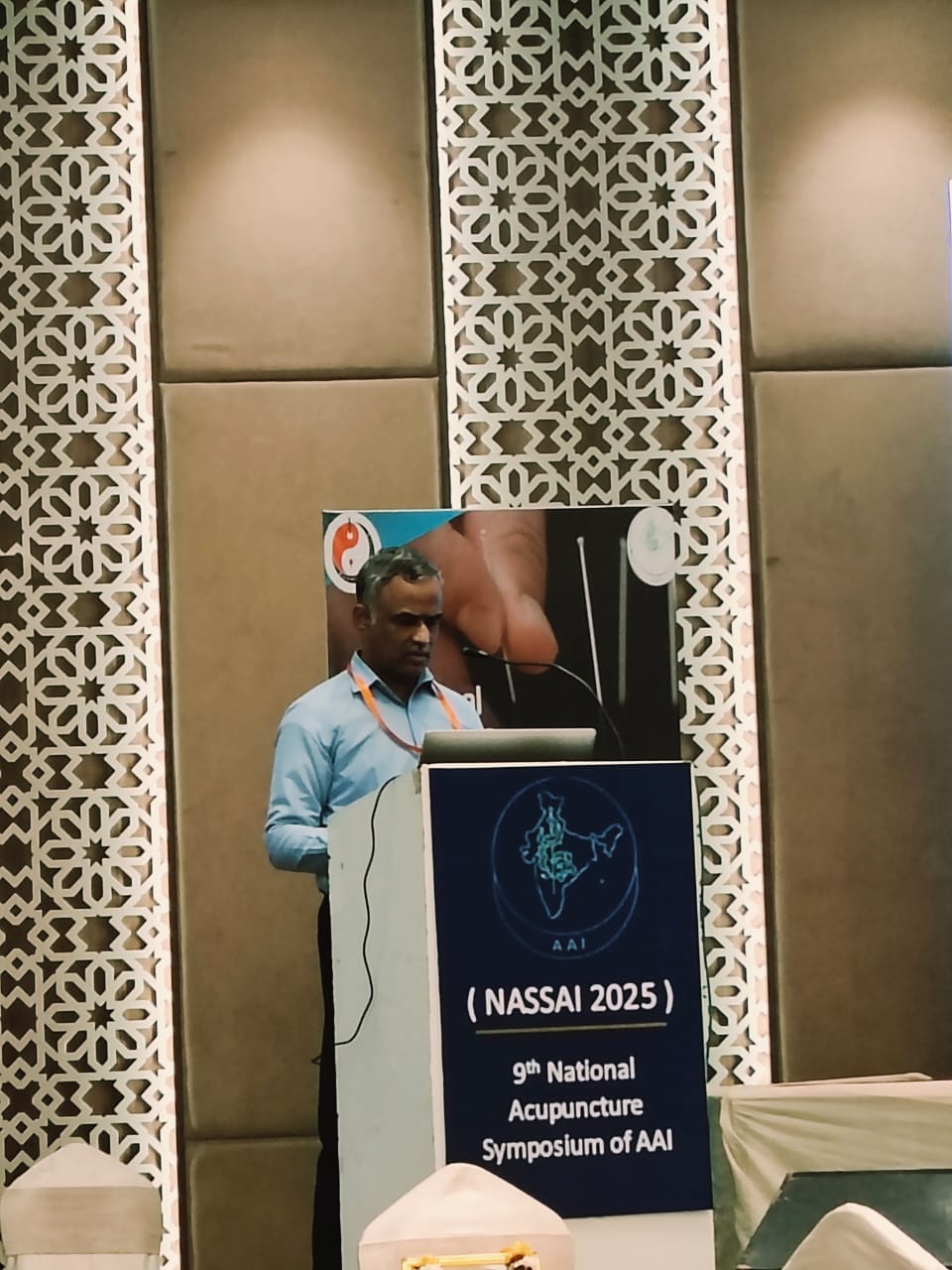SVS Mani presenting the Organ Clock research paper at the podium of NSAAI 2025, Ayodhya